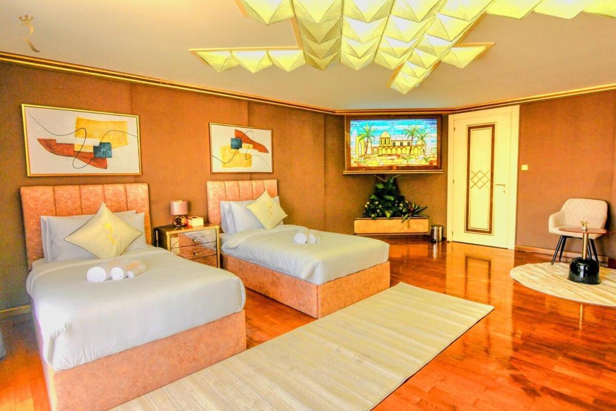 Appartement Timeless Elegance Italian-style Penthouse Retreat *