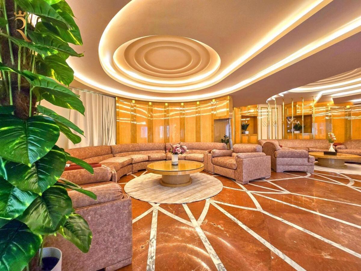 Appartement Timeless Elegance Italian-style Penthouse Retreat